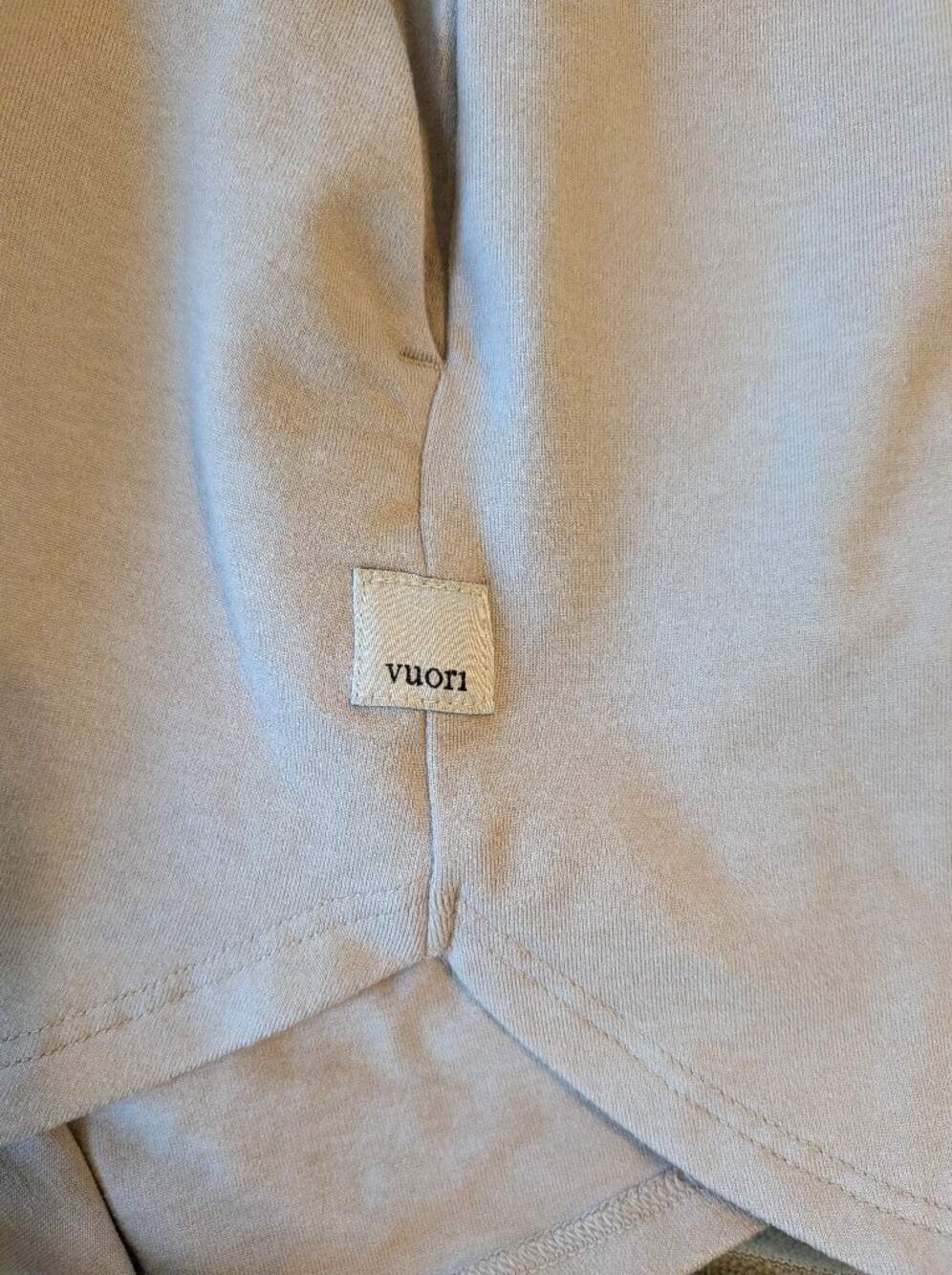 Vuori Halo Performance Shorts DreamKnit Tan Beige Women’s Small - Like New - Picture 8 of 11